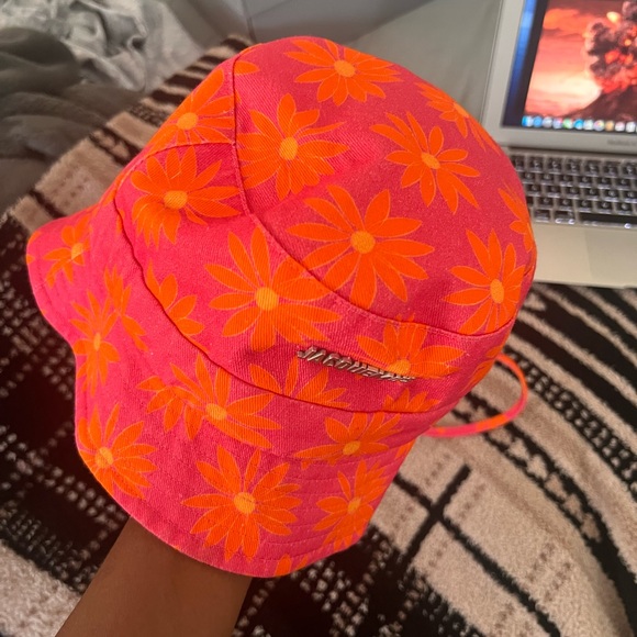 Jacquemus Le Bob Gadjo Daisy Bow Bucket Hat - Picture 2 of 6